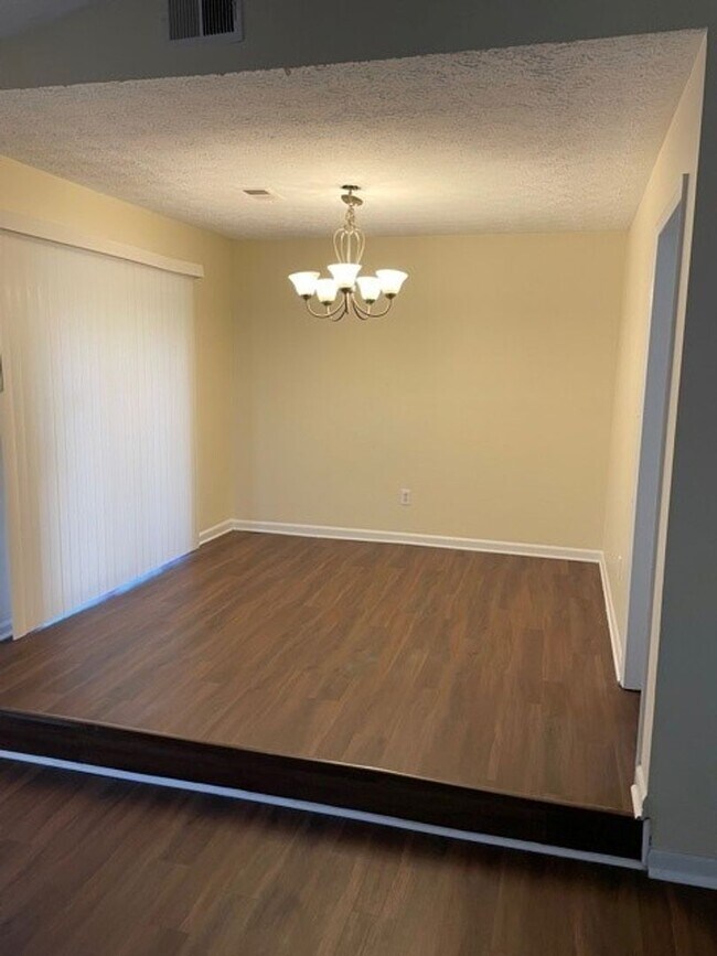 Foto del edificio - 348 Wesley Park Drive: Traditional 3 bedro...