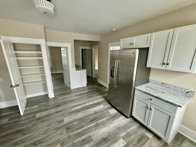 Foto del edificio - 585 Main St