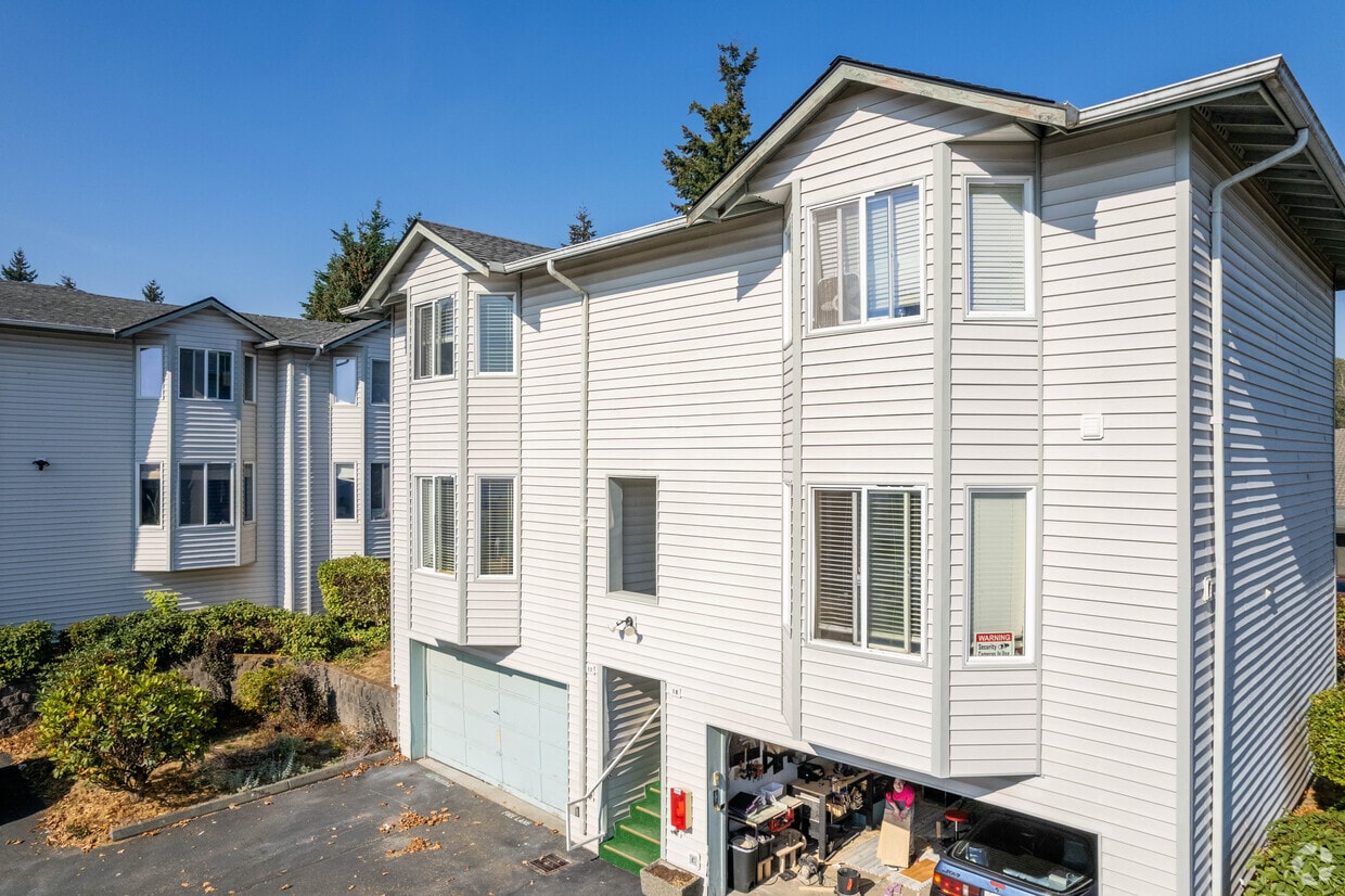 Exterior - Burgandy Townhomes