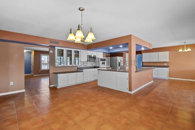 Building Photo - 13422 W Shadow Hills Dr