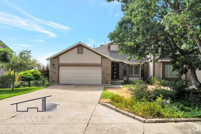 Building Photo - 5091 Ridgedale Dr