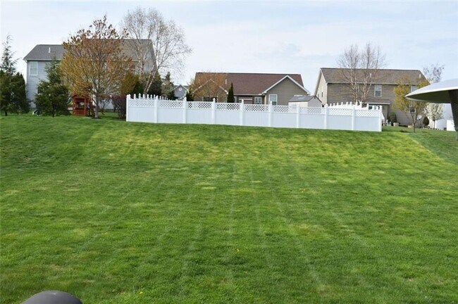 Foto del edificio - 4 bed 2.5 bath Large Beautiful Home For Re...