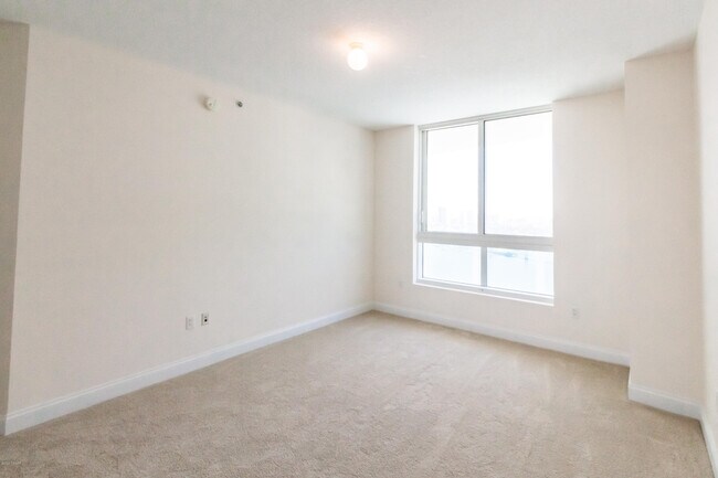 Building Photo - 241 Riverside Dr