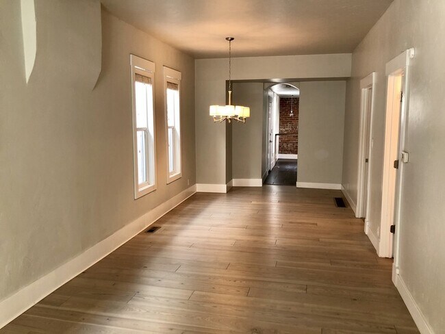Building Photo - Gorgeous Victorian Home in Denver