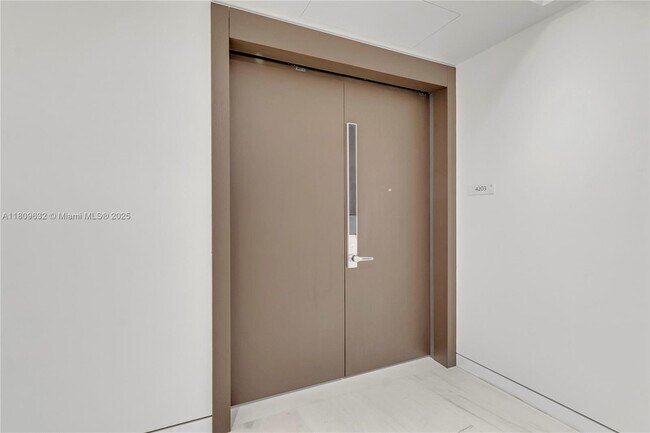 Foto del edificio - 300 Biscayne Blvd Way