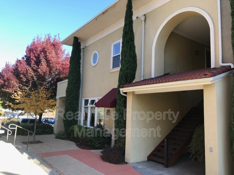 184 Clear Creek Dr Unit 3, Ashland, OR 97520 Condo for Rent in Ashland, OR