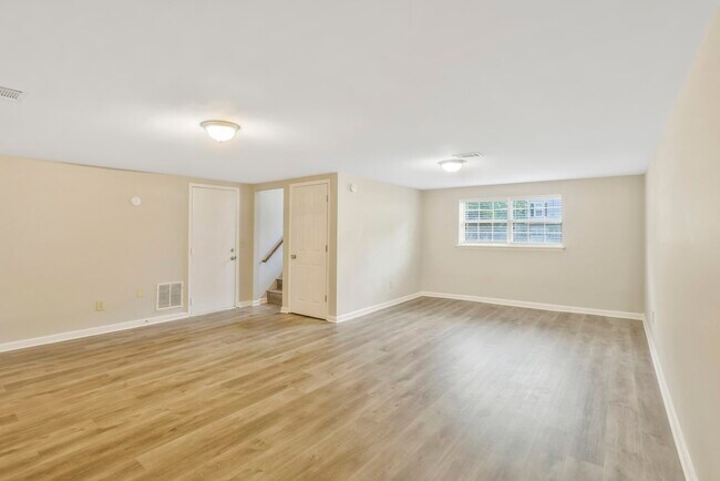 Building Photo - 5604 Emerald Glen