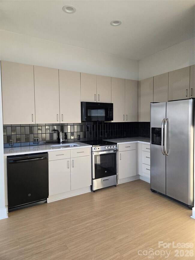 Foto del edificio - 514 W 10th St