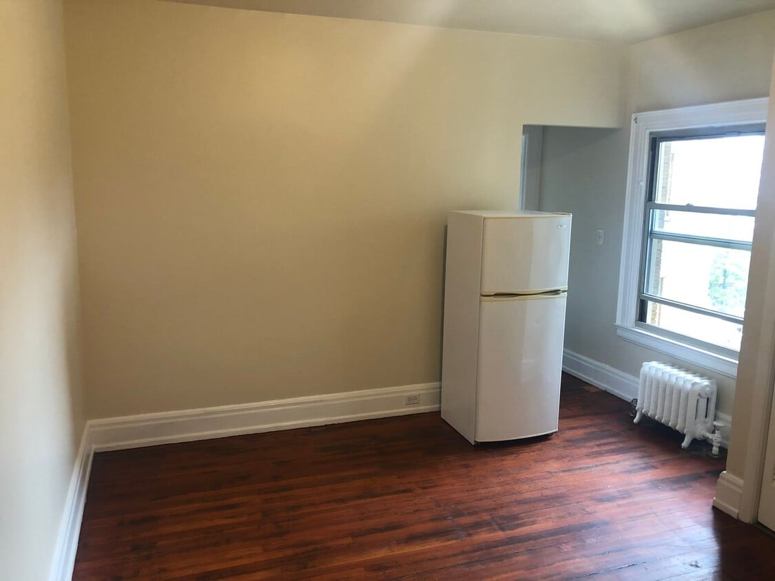 Building Photo - Studio Available! All utilities included!