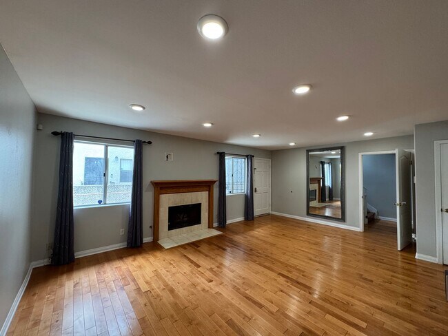 Foto del edificio - Beautiful 3bd 2.5 bath townhome