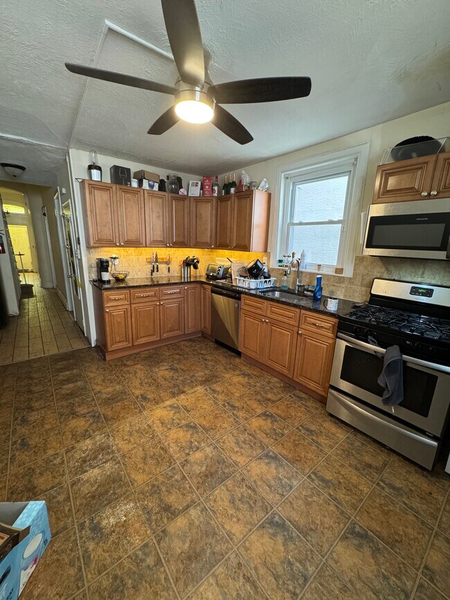 Cocina - 3203 Powelton Ave