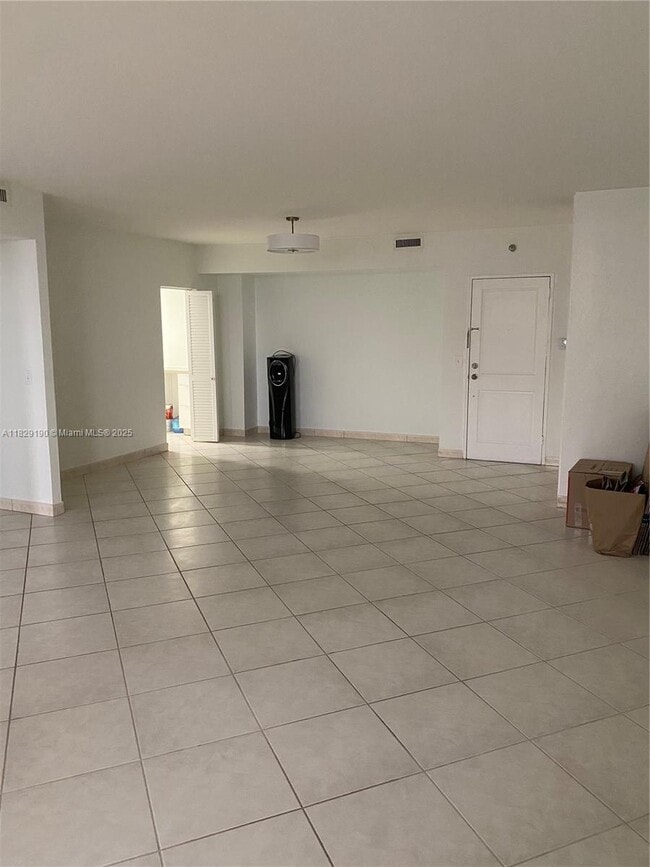 Building Photo - 10185 Collins Ave