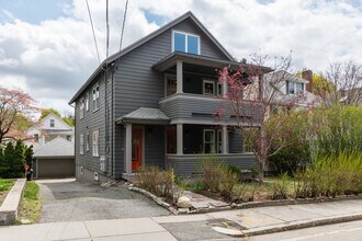 Building Photo - 219 Common St
