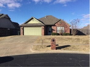 Building Photo - 9805 E 108th Ct N