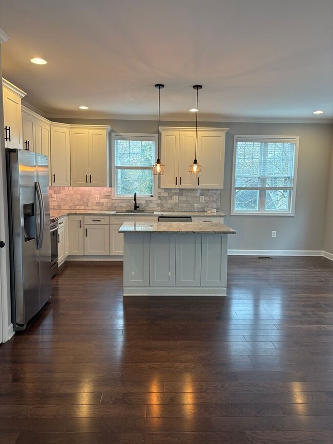 Foto del edificio - Beautiful Home Conveniently Located in Alexandria w/ Lower Level Suite