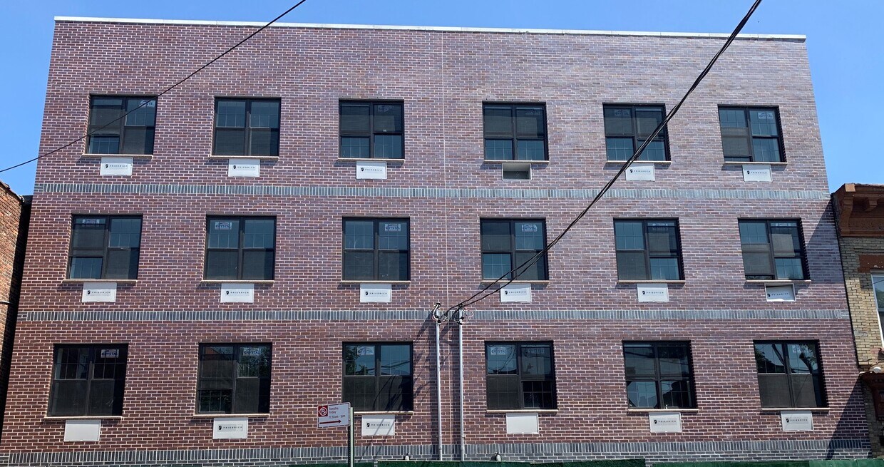 Primary Photo - 647 Sheffield Ave
