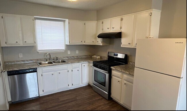 Building Photo - 3 bed 1.5 with garage near OU Med/Downtown OKC
