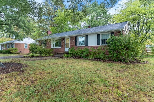 Foto del edificio - 9907 Drexel Ln