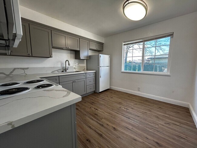 Building Photo - Newly remodeled duplex in Woodbridge!!