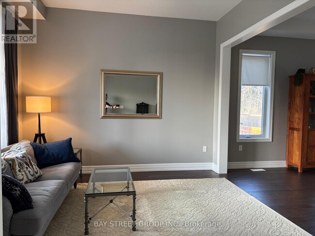 Building Photo - 46 Blenheim Cir
