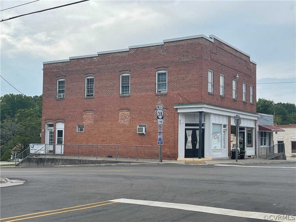Primary Photo - 16500 Court St