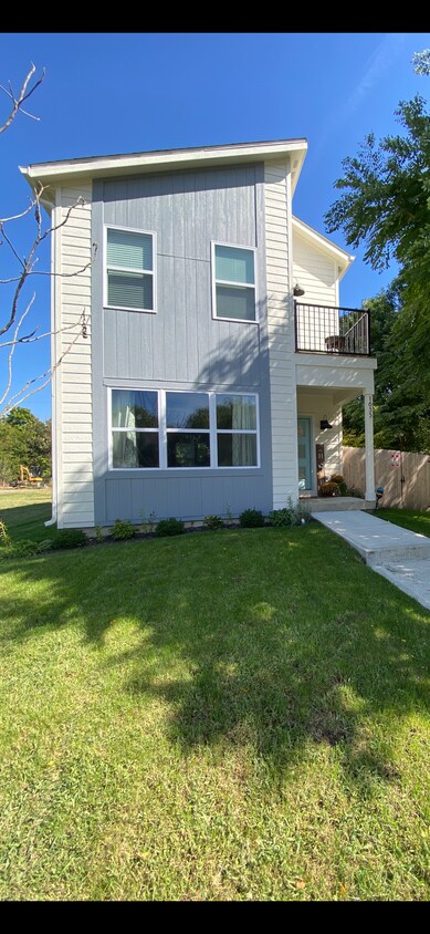 Primary Photo - 1635 Sheldon St