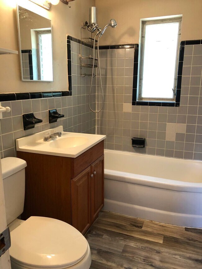 Foto del edificio - 2 Bed 1 Bath Home | Carport | Central AC | Pet Friendly | Washer Dryer Hook Ups | Section 8 Welcome