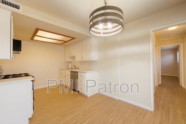 Foto del edificio - 10784 Pine St
