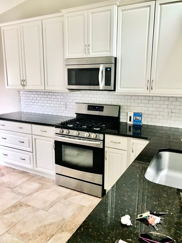 KITCHEN /GRANITE TOP - 3679 Oakhill Dr