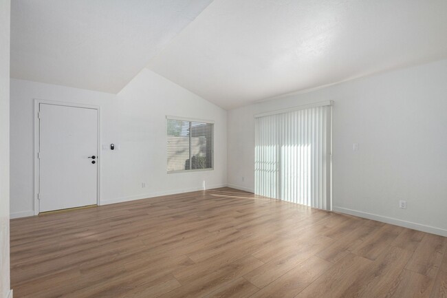 Foto del edificio - Charming 3 bedroom townhome in Glendale!!!