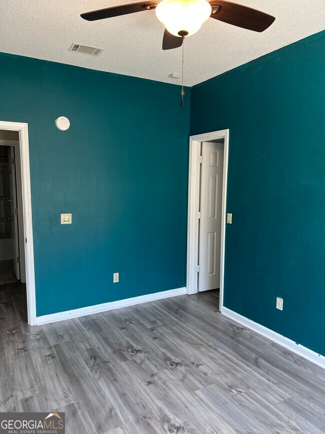 Foto del edificio - 102 Huntington Dr