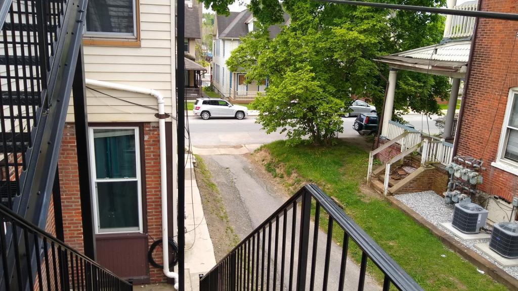 331 E Chestnut St, Coatesville, PA 19320 Room for Rent in Coatesville