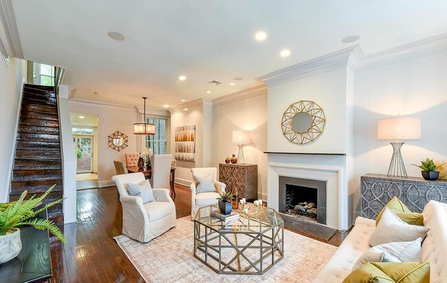 Foto del edificio - Charming Georgetown Townhome 3 Bedroom 2.5...