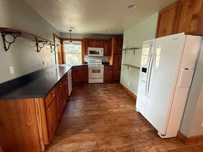Building Photo - Single family home NOW AVAILABLE!