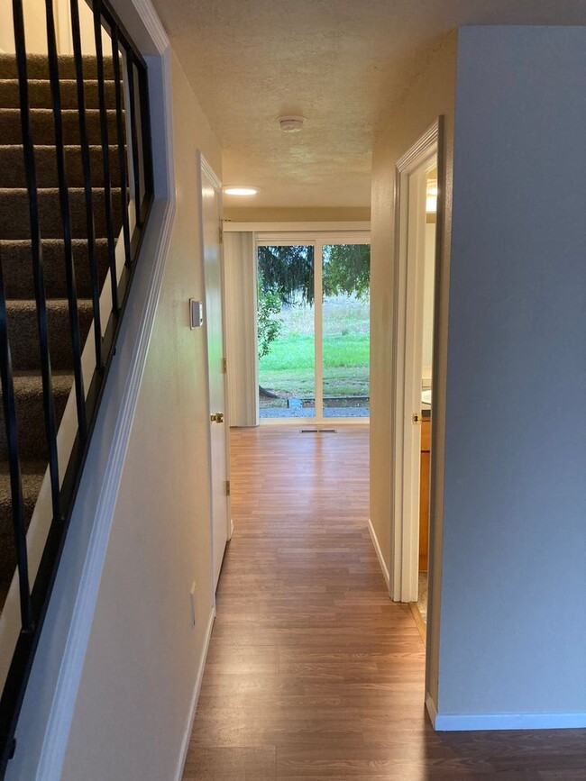Building Photo - Remodeled Condo at Battlecreek Meadows