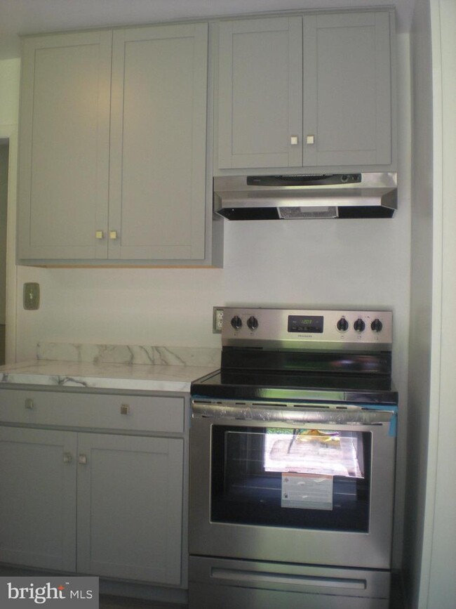 Building Photo - 2707 Cedarhurst Rd