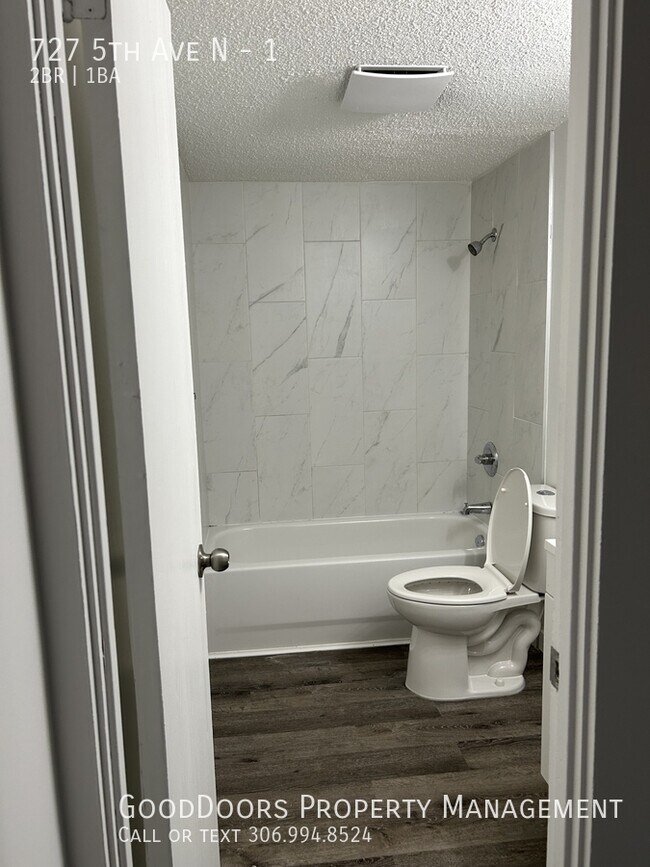 Photo du bâtiment - 727 5th Ave N