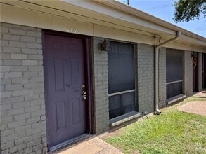 Building Photo - 608 W 51st St