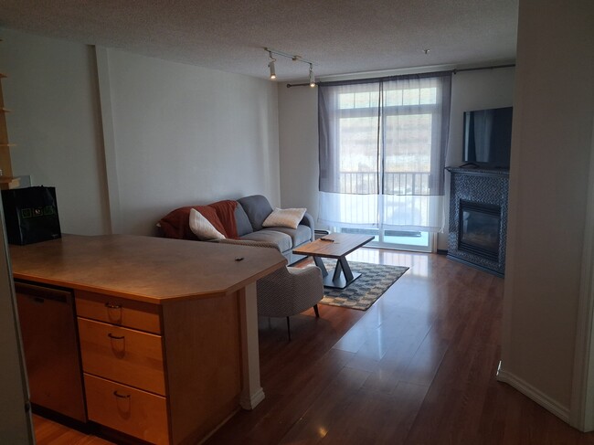 Building Photo - Modern 2-Bedroom Condo with Underground Parking in Prime Calgary Location