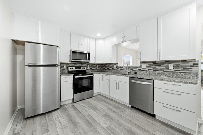 Building Photo - 22546 Ira Blvd