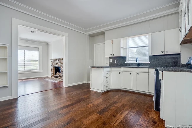 Foto del edificio - 2739 SE Loop 410