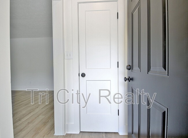 Building Photo - 105-A Rose Court