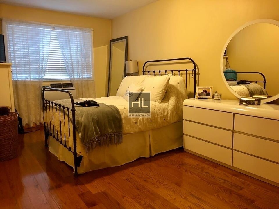 Primary Photo - Super large 1 bedroom in Astoria