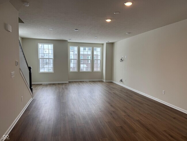 Building Photo - 14555 Elsmere Ln