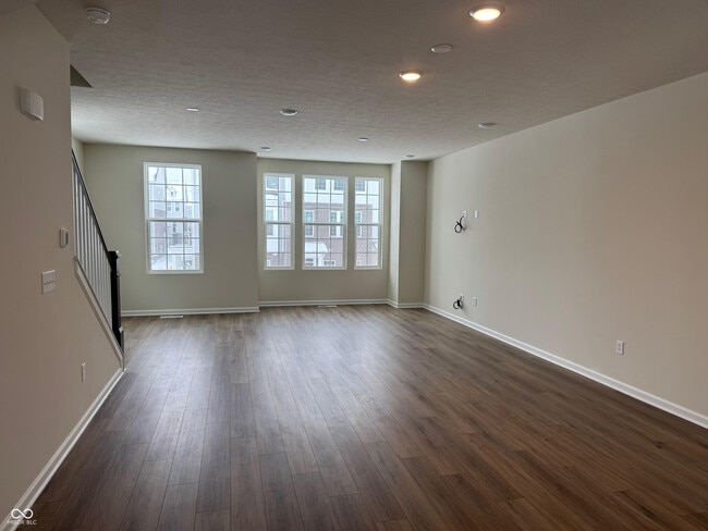 Foto del edificio - 14555 Elsmere Ln