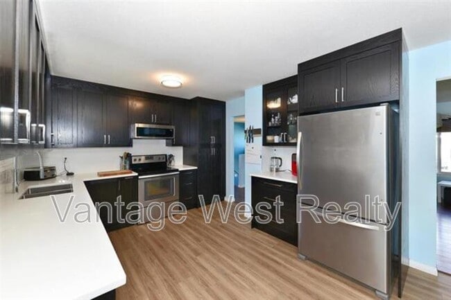 Building Photo - 735 Belgo Rd