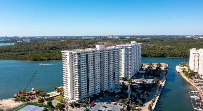 Foto del edificio - 500 Bayview Dr