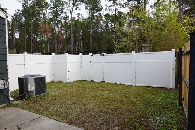 Foto del edificio - 3 bedroom 2.5 bath townhome