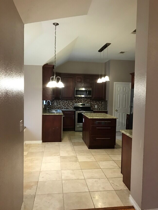Foto del edificio - 8200 Kings Ridge Rd