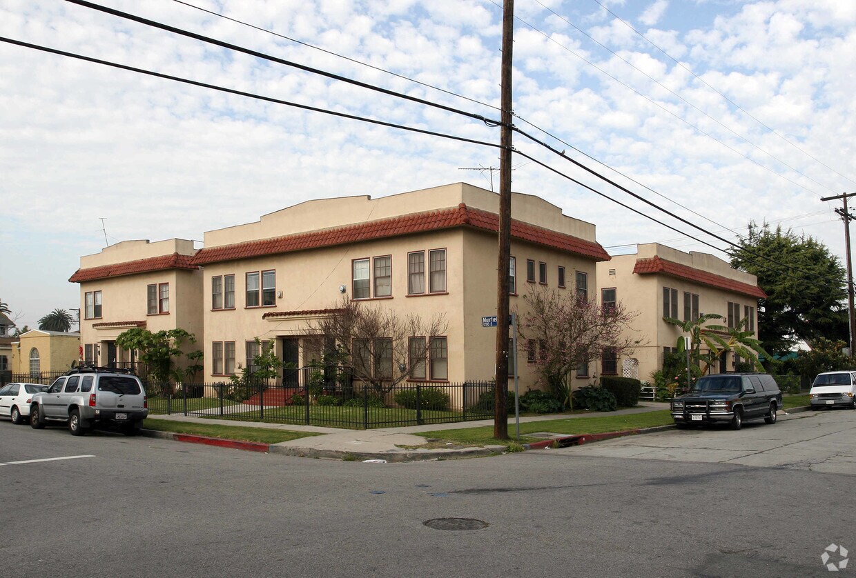1203 South Muirfield Rd. Apartments in Los Angeles, CA
